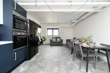 6 bed house, Church Street, City Centre, Ormskirk, L393AG - Image 1