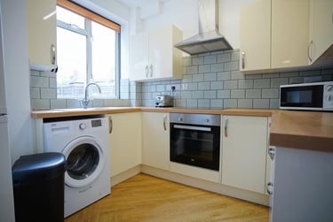 3 bed house, Oaklands Avenue, City Centre, Loughborough, LE113JF - Image 1
