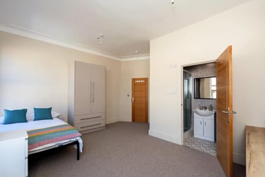 6 bed house, Hawarden Avenue, Sefton Park, Liverpool, L172AJ - Image 1