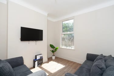 6 bed house, Hawarden Avenue, Sefton Park, Liverpool, L172AJ - Image 2
