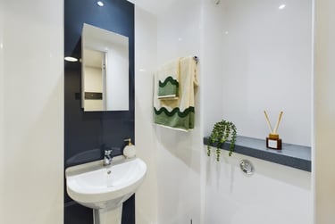Classic Ensuite at Ravilious House, Lewes Road, Lewes Road, Brighton, BN23HW - Image 10