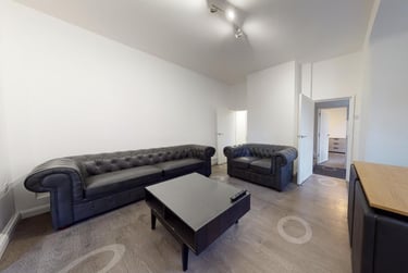5 bed house, Hastings Street, City Centre, Loughborough, LE115AX - Image 1