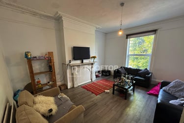 8 bed house, Hyde Park Terrace, Hyde Park, Leeds, LS61BJ - Image 1