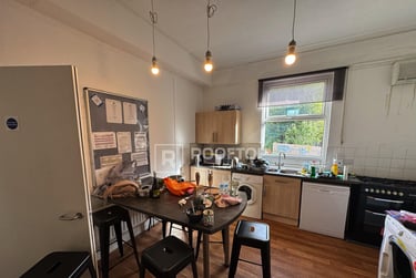 8 bed house, Hyde Park Terrace, Hyde Park, Leeds, LS61BJ - Image 5