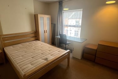 4 bed house, Granville Street, City Centre, Loughborough, LE113BN - Image 2