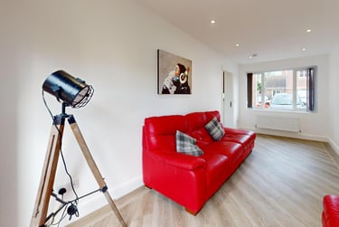 6 bed house, Goods Yard Close, City Centre, Loughborough, LE115EB - Image 2