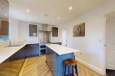 6 bed house, Goods Yard Close, City Centre, Loughborough, LE115EB - Image 1