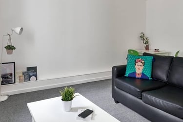 Deluxe Studio - Image 2