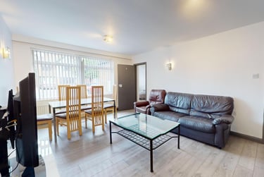 6 bed house, Chester Close, City Centre, Loughborough, LE113BD - Image 2