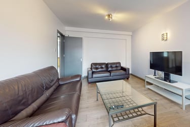 6 bed house, Chester Close, City Centre, Loughborough, LE113BD - Image 1