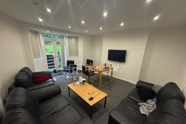7 bed house, Ash Grove, Hyde Park, Leeds, LS61AX - Image 2