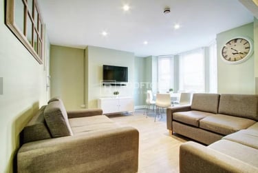 8 bed house, Queens Road, Hyde Park, Leeds, LS61HU - Image 3