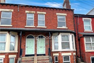 8 bed house, Queens Road, Hyde Park, Leeds, LS61HU - Image 2