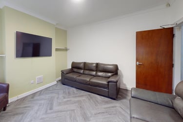 6 bed house, Dunlop Avenue, Lenton, Nottingham, NG72BW - Image 2