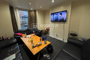7 bed house, Norwood Terrace, Hyde Park, Leeds, LS61EA - Image 1