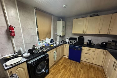 7 bed house, Norwood Terrace, Hyde Park, Leeds, LS61EA - Image 3