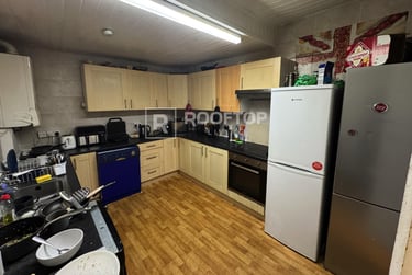 7 bed house, Norwood Terrace, Hyde Park, Leeds, LS61EA - Image 2