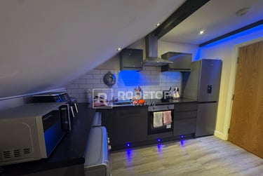 1 bed house, Victoria Road, Hyde Park, Leeds, LS61DU - Image 2