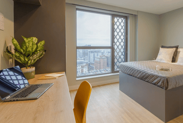 Classic 4 Bed Ensuite at Symons House, Belgrave Street, Burley Park, Leeds, LS28DD - Image 1