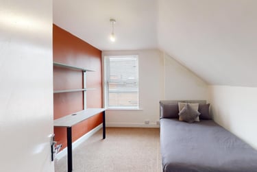 6 bed house, Dunlop Avenue, Lenton, Nottingham, NG72BW - Image 2