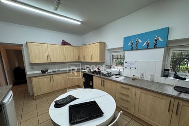 9 bed house, Hanover Square, Woodhouse, Leeds, LS31BQ - Image 2
