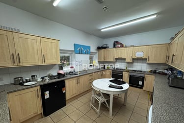 9 bed house, Hanover Square, Woodhouse, Leeds, LS31BQ - Image 1
