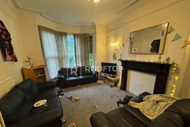 8 bed house, Belle Vue Road, Hyde Park, Leeds, LS31HF - Image 1