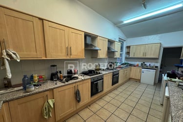 8 bed house, Belle Vue Road, Hyde Park, Leeds, LS31HF - Image 4