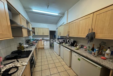 8 bed house, Belle Vue Road, Hyde Park, Leeds, LS31HF - Image 3