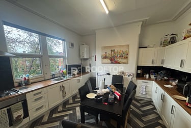 9 bed house, Belle Vue Road, Hyde Park, Leeds, LS31HG - Image 1