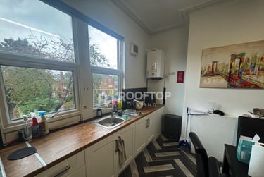 9 bed house, Belle Vue Road, Hyde Park, Leeds, LS31HG - Image 3