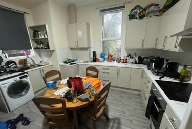 6 bed house, Ash Grove, Hyde Park, Leeds, LS61AY - Image 1