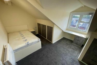 6 bed house, Regent Park Terrace, Rampart Road, Leeds, LS62AX - Image 2