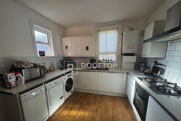 6 bed house, Ebberston Terrace, Hyde Park, Leeds, LS61AU - Image 1