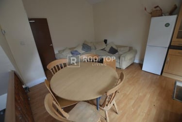 6 bed house, Norwood Road, Hyde Park, Leeds, LS61DZ - Image 1
