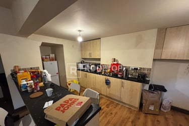 2 bed house, Moorland Avenue, Hyde Park, Leeds, LS61AP - Image 2
