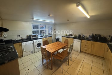 8 bed house, Cardigan Road, Headingley, Leeds, LS63AE - Image 1
