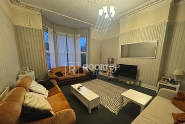 9 bed house, Belle Vue Road, Hyde Park, Leeds, LS31HG - Image 1