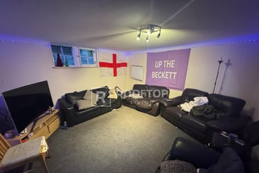 10 bed house, Regent Park Avenue, Rampart Road, Leeds, LS62AU - Image 1