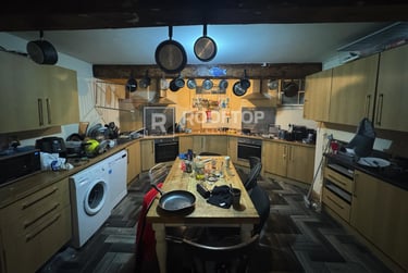 10 bed house, Regent Park Avenue, Rampart Road, Leeds, LS62AU - Image 2