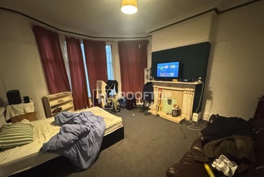 10 bed house, Regent Park Avenue, Rampart Road, Leeds, LS62AU - Image 4