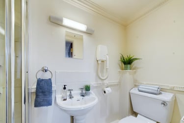 6 bed house, West Parade, West End, Lincoln, LN11LY - Image 3