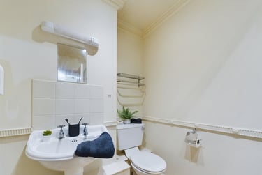 6 bed house, West Parade, West End, Lincoln, LN11LY - Image 8