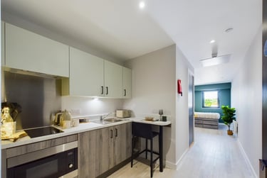 Luxury Studio with Courtyard - Image 3