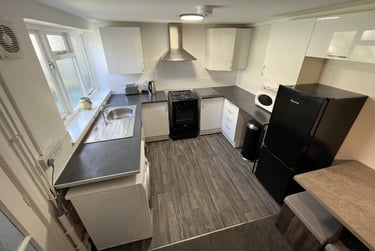 2 bed house, Wards End, City Centre, Loughborough, LE113HA - Image 1