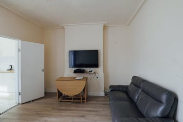 6 bed house, Carholme Road, West End, Lincoln, LN11ST - Image 1