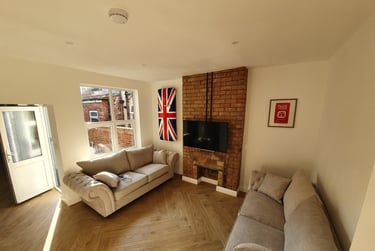6 bed house, Oxford Street, City Centre, Loughborough, LE115DR - Image 1