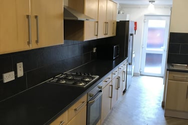 6 bed house, Rectory Place, City Centre, Loughborough, LE111UW - Image 2