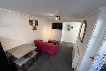 2 bed house, Wards End, City Centre, Loughborough, LE113HA - Image 2