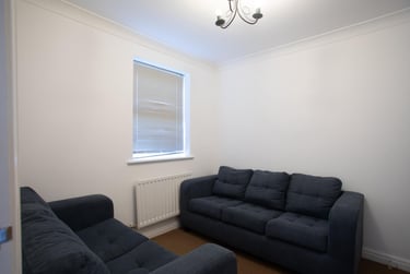 4 bed house, Wren Close, City Centre, Loughborough, LE113HL - Image 2